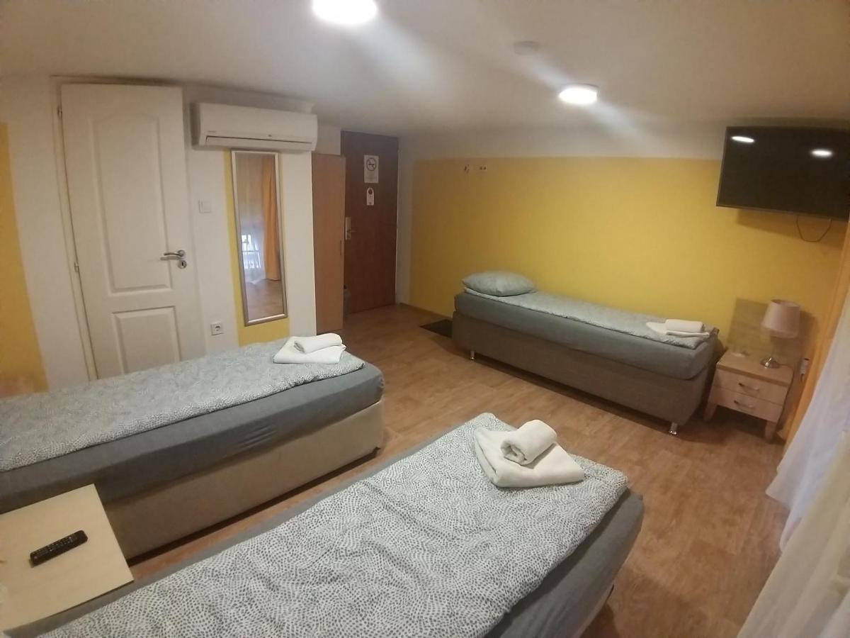 Deniz Guesthouse Budapest Exteriör bild